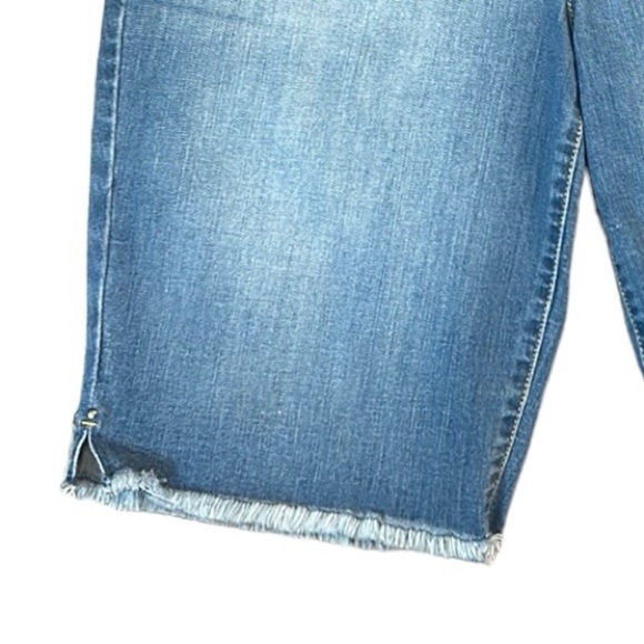 Code Bleu Chelsea Bermuda Raw Hem Denim Shorts Size 8 - Picture 6 of 10